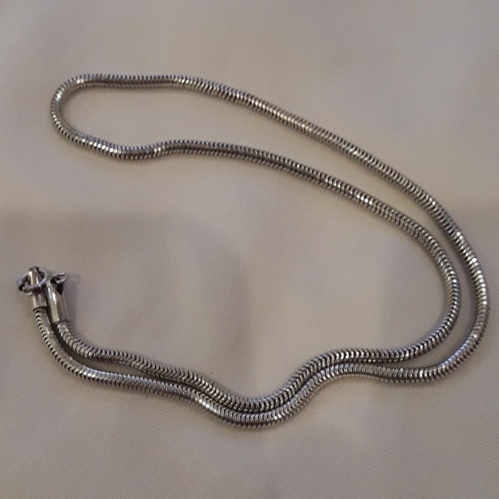 Beautiful 925 necklace.